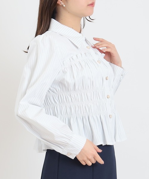 ASTORIA ODIER（アストリアオディール）の「シャーリングクロップドシャツ（シャツ/ブラウス・レディース・アイボリー/サックスブルー・MEDIUM）」の5枚目の写真