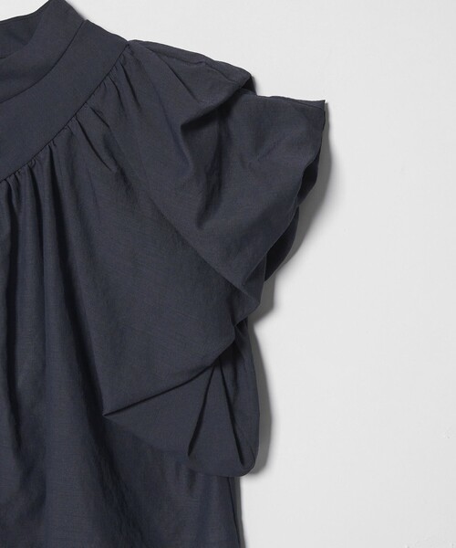 EMMEL REFINES（エメルリファインズ）の「＜EMMEL REFINES＞EM バンドカラー パフスリーブ ブラウス（シャツ/ブラウス・レディース・ホワイト/クリーム/ネイビー・FREE）」の6枚目の写真