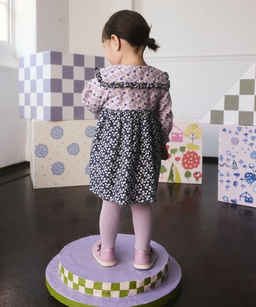 Cath Kidston(キャスキッドソン)の「キッズ ロングスリーブ ワンピース Multi Navy Ditsy(ワンピース・キッズ・ネイビー・100/110/120)」の3枚目の写真