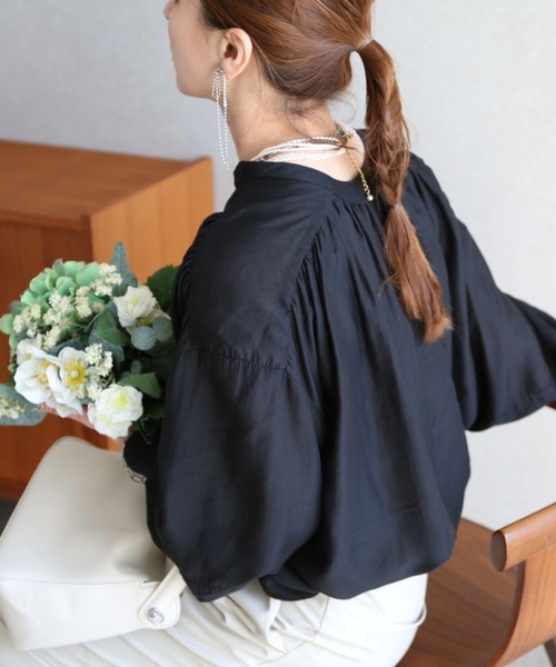 zena(ジェナ)の「袖口リブギャザースキッパーブラウス(シャツ/ブラウス・レディース・ブラック/アイボリー・MEDIUM)」の2枚目の写真