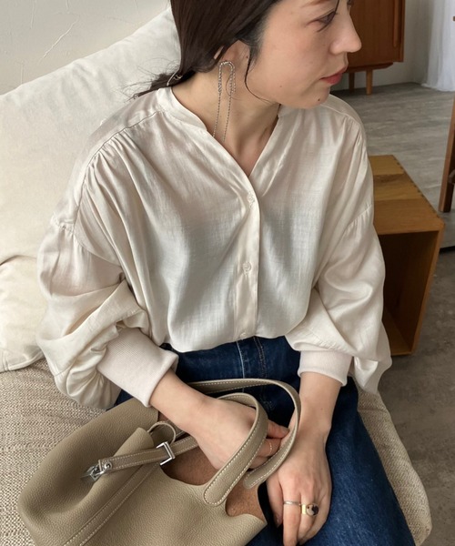 zena(ジェナ)の「袖口リブギャザースキッパーブラウス(シャツ/ブラウス・レディース・ブラック/アイボリー・MEDIUM)」の6枚目の写真