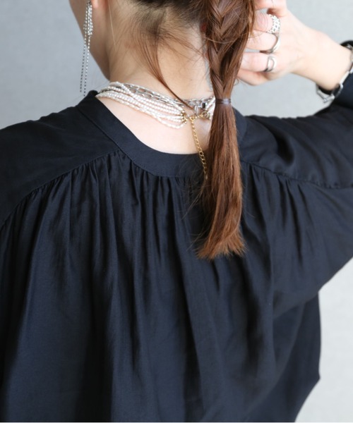 zena(ジェナ)の「袖口リブギャザースキッパーブラウス(シャツ/ブラウス・レディース・ブラック/アイボリー・MEDIUM)」の16枚目の写真