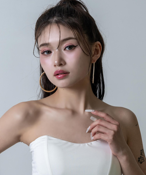 ANAP(アナップ)の「60mmストーン フープピアス(ピアス(両耳用)・レディース・シルバー/ゴールド・F)」の3枚目の写真