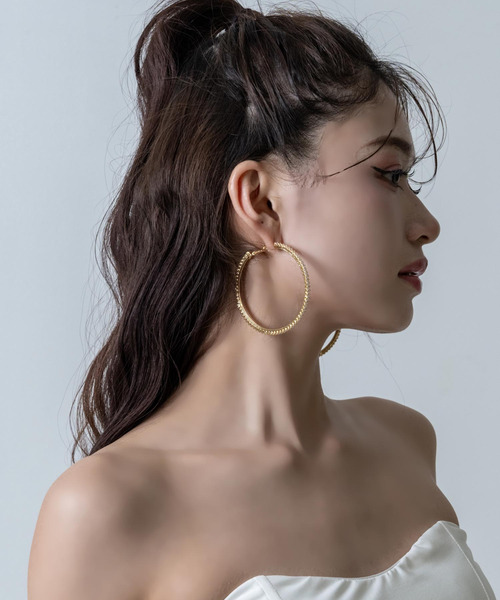 ANAP(アナップ)の「60mmストーン フープピアス(ピアス(両耳用)・レディース・シルバー/ゴールド・F)」の4枚目の写真
