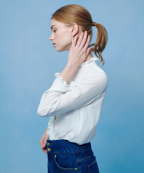 LOULOU WILLOUGHBY(ルルウィルビー)の「【LOULOU WILLOUGHBY】ヘムフリルドレープブラウス(シャツ/ブラウス・レディース・オフホワイト/レッド/ブラック・2)」の13枚目の写真