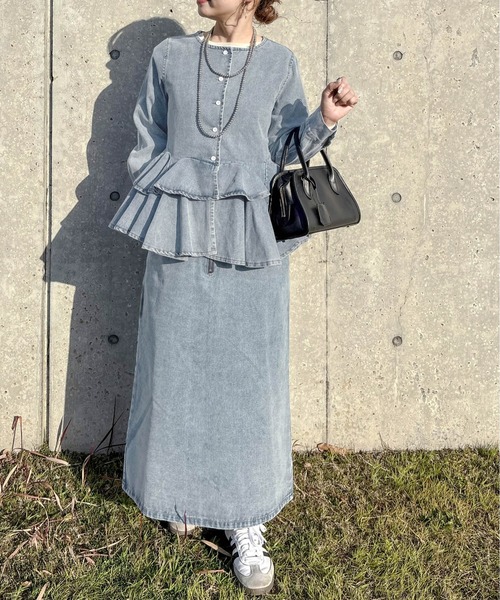 CURA CLOSET(キュラ クローゼット)の「【loverara.loverara コラボ】【セットアップ対応】裾ダブルフリルデニムカーディガン/体型カバー(カーディガン/ボレロ・レディース・ブルー/ライトブルー/ブラック系・フリー)」の2枚目の写真