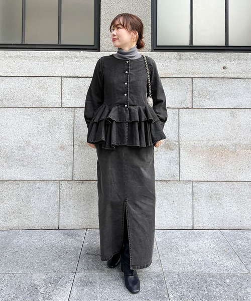 CURA CLOSET(キュラ クローゼット)の「【loverara.loverara コラボ】【セットアップ対応】裾ダブルフリルデニムカーディガン/体型カバー(カーディガン/ボレロ・レディース・ブルー/ライトブルー/ブラック系・フリー)」の4枚目の写真