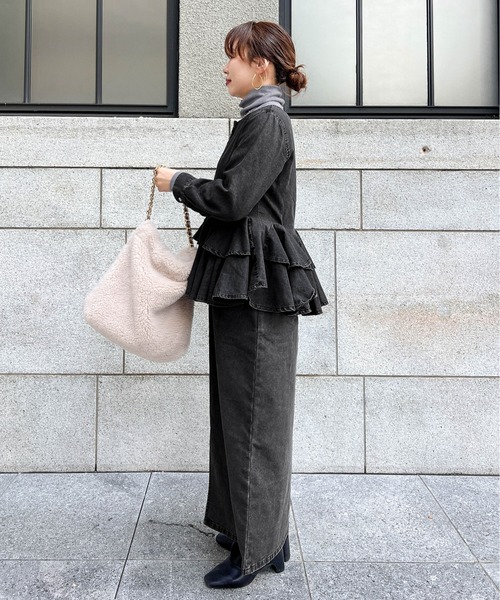 CURA CLOSET(キュラ クローゼット)の「【loverara.loverara コラボ】【セットアップ対応】裾ダブルフリルデニムカーディガン/体型カバー(カーディガン/ボレロ・レディース・ブルー/ライトブルー/ブラック系・フリー)」の6枚目の写真