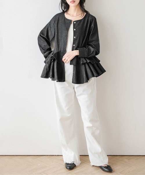 CURA CLOSET(キュラ クローゼット)の「【loverara.loverara コラボ】【セットアップ対応】裾ダブルフリルデニムカーディガン/体型カバー(カーディガン/ボレロ・レディース・ブルー/ライトブルー/ブラック系・フリー)」の12枚目の写真