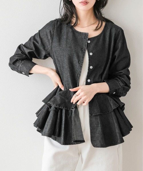 CURA CLOSET(キュラ クローゼット)の「【loverara.loverara コラボ】【セットアップ対応】裾ダブルフリルデニムカーディガン/体型カバー(カーディガン/ボレロ・レディース・ブルー/ライトブルー/ブラック系・フリー)」の9枚目の写真