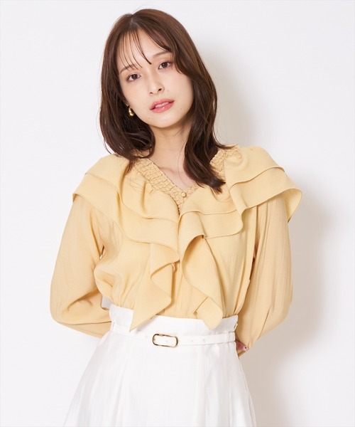 AND COUTURE(アンドクチュール)の「シャーリングフリルブラウス(シャツ/ブラウス・レディース・ネイビー/イエロー/オフホワイト・FREE)」の3枚目の写真