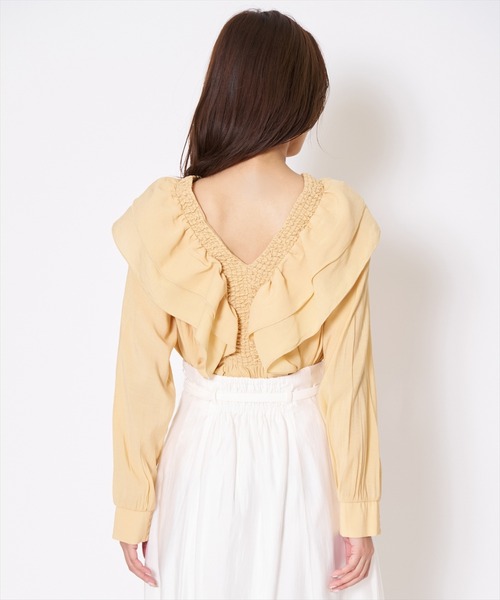 AND COUTURE(アンドクチュール)の「シャーリングフリルブラウス(シャツ/ブラウス・レディース・ネイビー/イエロー/オフホワイト・FREE)」の7枚目の写真