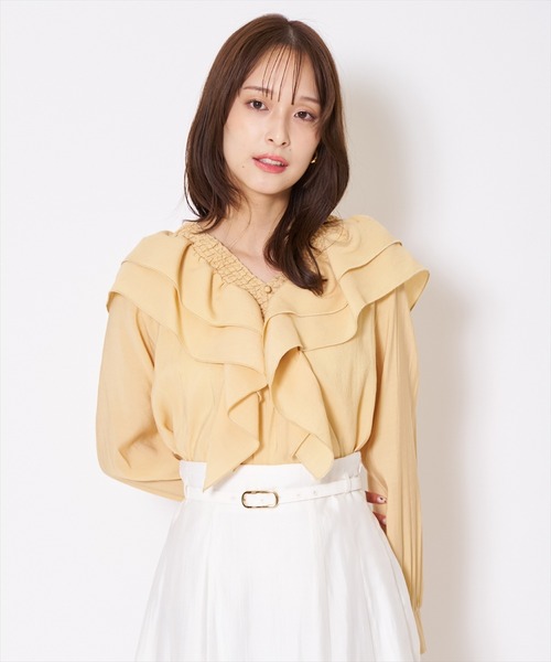 AND COUTURE(アンドクチュール)の「シャーリングフリルブラウス(シャツ/ブラウス・レディース・ネイビー/イエロー/オフホワイト・FREE)」の13枚目の写真