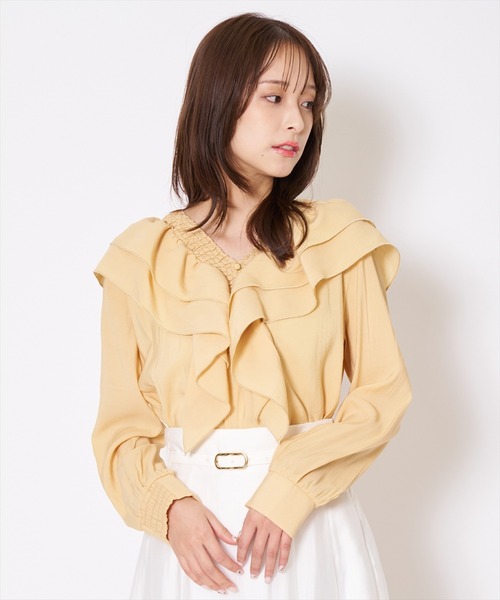 AND COUTURE(アンドクチュール)の「シャーリングフリルブラウス(シャツ/ブラウス・レディース・ネイビー/イエロー/オフホワイト・FREE)」の15枚目の写真