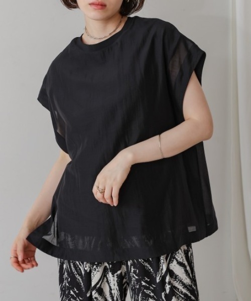 Bou Jeloud(ブージュルード)の「シアーカットドッキングサイドボタンプルオーバー(Tシャツ/カットソー・レディース・ブラック/グレイッシュベージュ/ブルー・FREE)」の2枚目の写真