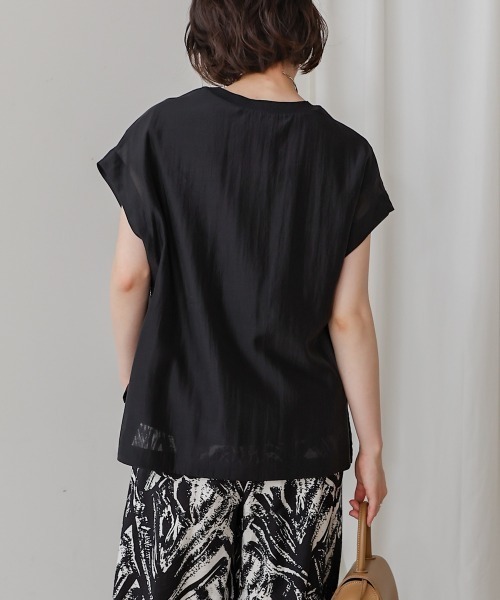 Bou Jeloud(ブージュルード)の「シアーカットドッキングサイドボタンプルオーバー(Tシャツ/カットソー・レディース・ブラック/グレイッシュベージュ/ブルー・FREE)」の11枚目の写真