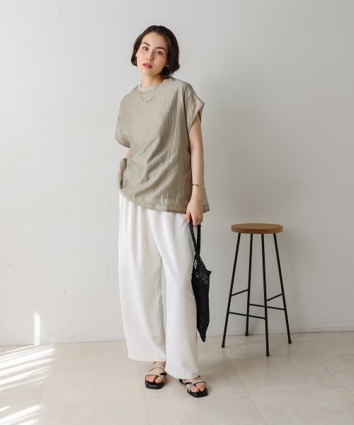 Bou Jeloud(ブージュルード)の「シアーカットドッキングサイドボタンプルオーバー(Tシャツ/カットソー・レディース・ブラック/グレイッシュベージュ/ブルー・FREE)」の15枚目の写真