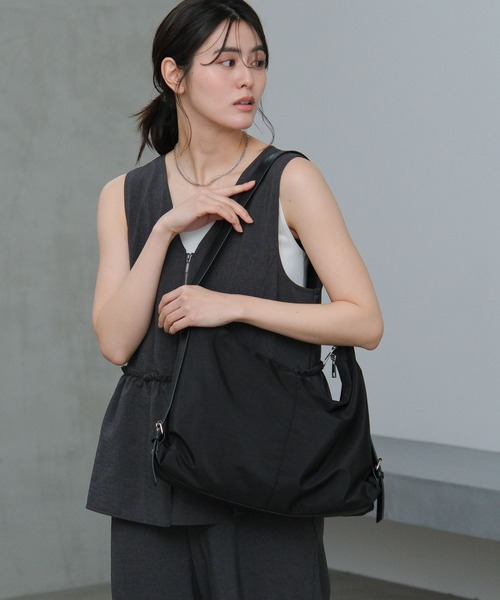 LAKOLE(ラコレ)の「サイドベルトワンショルダーバッグ / 635604(ショルダーバッグ・レディース・オフホワイト/ライトグレー/ブラック・FREE)」の3枚目の写真