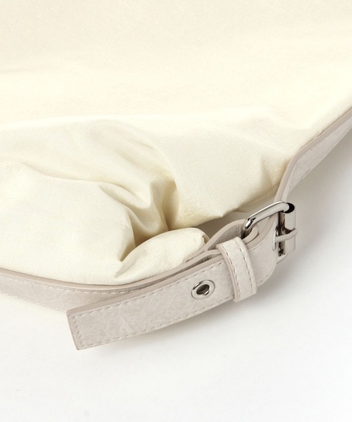 LAKOLE(ラコレ)の「サイドベルトワンショルダーバッグ / 635604(ショルダーバッグ・レディース・オフホワイト/ライトグレー/ブラック・FREE)」の8枚目の写真