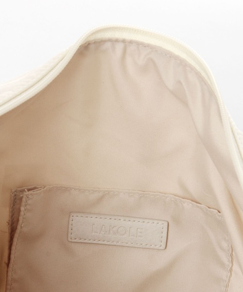 LAKOLE(ラコレ)の「サイドベルトワンショルダーバッグ / 635604(ショルダーバッグ・レディース・オフホワイト/ライトグレー/ブラック・FREE)」の7枚目の写真