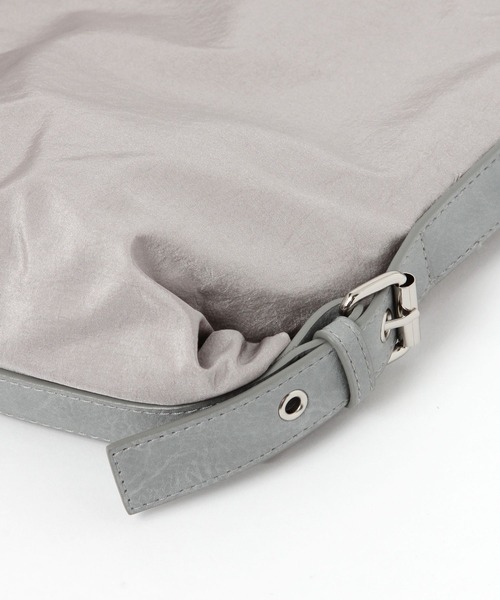 LAKOLE(ラコレ)の「サイドベルトワンショルダーバッグ / 635604(ショルダーバッグ・レディース・オフホワイト/ライトグレー/ブラック・FREE)」の6枚目の写真