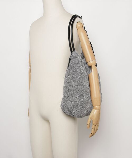 fredy emue（フレディエミュ）の「ラメ生地ループハンドルトート（ショルダーバッグ・レディース・シルバー/ベージュ・FREE）」の7枚目の写真