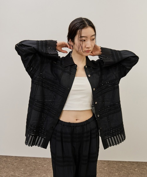 ADAM ET ROPE'（アダムエロペ）の「【一部WEB限定カラー】エンブロイダリーコンビシャツ（シャツ/ブラウス・レディース・ブラック/ホワイト/ダークブラウン・FREE）」の2枚目の写真