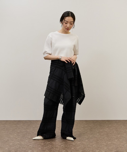 ADAM ET ROPE'（アダムエロペ）の「【一部WEB限定カラー】エンブロイダリーコンビシャツ（シャツ/ブラウス・レディース・ブラック/ホワイト/ダークブラウン・FREE）」の8枚目の写真