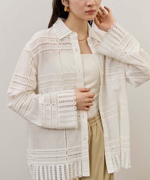 ADAM ET ROPE'（アダムエロペ）の「【一部WEB限定カラー】エンブロイダリーコンビシャツ（シャツ/ブラウス・レディース・ブラック/ホワイト/ダークブラウン・FREE）」の10枚目の写真