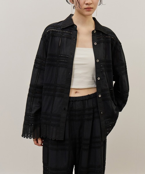 ADAM ET ROPE'（アダムエロペ）の「【一部WEB限定カラー】エンブロイダリーコンビシャツ（シャツ/ブラウス・レディース・ブラック/ホワイト/ダークブラウン・FREE）」の12枚目の写真