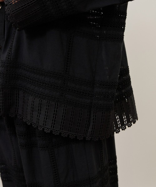 ADAM ET ROPE'（アダムエロペ）の「【一部WEB限定カラー】エンブロイダリーコンビシャツ（シャツ/ブラウス・レディース・ブラック/ホワイト/ダークブラウン・FREE）」の19枚目の写真