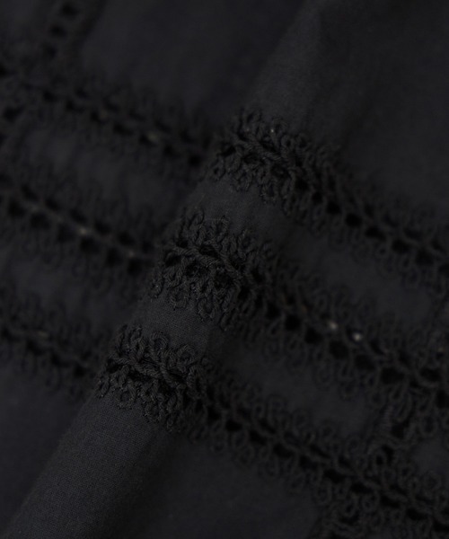 ADAM ET ROPE'（アダムエロペ）の「【一部WEB限定カラー】エンブロイダリーコンビシャツ（シャツ/ブラウス・レディース・ブラック/ホワイト/ダークブラウン・FREE）」の20枚目の写真