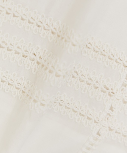 ADAM ET ROPE'（アダムエロペ）の「【一部WEB限定カラー】エンブロイダリーコンビシャツ（シャツ/ブラウス・レディース・ブラック/ホワイト/ダークブラウン・FREE）」の21枚目の写真