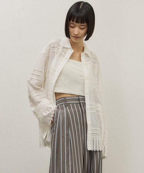 ADAM ET ROPE'（アダムエロペ）の「【一部WEB限定カラー】エンブロイダリーコンビシャツ（シャツ/ブラウス・レディース・ブラック/ホワイト/ダークブラウン・FREE）」の22枚目の写真