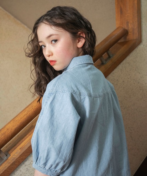 EDWIN（エドウィン）の「【Ou? by EDWIN】ショート丈デニムシャツ（シャツ/ブラウス・キッズ・サックスブルー・140/150/130/120/110/90/100）」の7枚目の写真