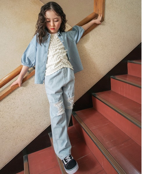 EDWIN（エドウィン）の「【Ou? by EDWIN】ショート丈デニムシャツ（シャツ/ブラウス・キッズ・サックスブルー・140/150/130/120/110/90/100）」の4枚目の写真