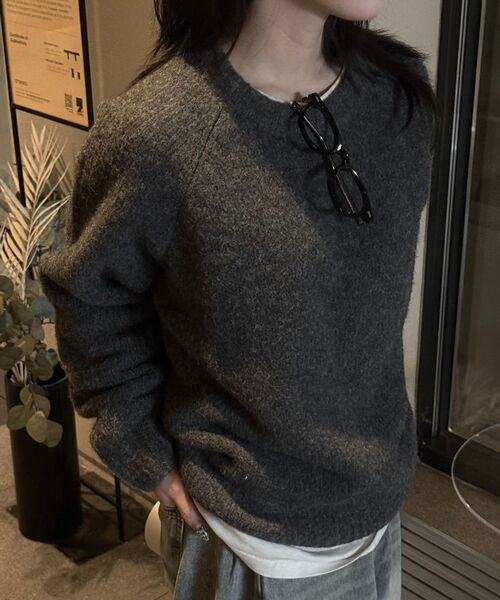 KNITTED（ニッティド）の「(ユニセックス)ブークルラグランクロップラウンドニットチャコール（ニット/セーター・レディース・その他・M/L/XL）」の7枚目の写真