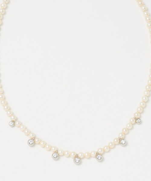 UNITED ARROWS（ユナイテッドアローズ）の「貝パール&ビジュー ネックレス（ネックレス・レディース・ホワイト・FREE）」の2枚目の写真