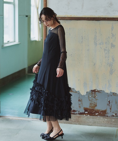 Callarus(カラルス)の「2点セットアップドレス(アシメデザインジレ+裾フリルデザインワンピース)〔Callarus〕(ドレス・レディース・ブラック/ブラック×グレー・S/M/L)」の4枚目の写真