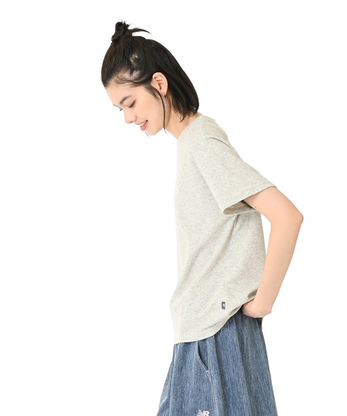 NEW BALANCE（ニューバランス）の「パイルショートスリーブTシャツ（Tシャツ/カットソー・レディース・サンドグレー/オフホワイト・SMALL/MEDIUM/LARGE/X-LARGE）」の14枚目の写真