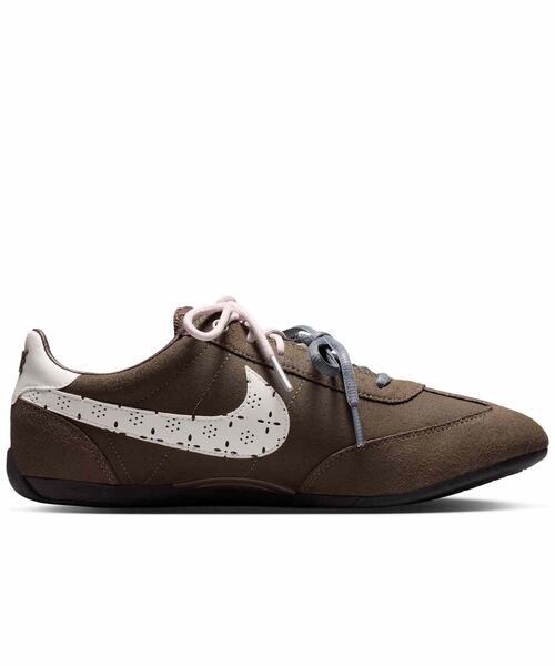 NIKE(ナイキ)の「ナイキ スプリント シスター ウィメンズシューズ / Nike Sprint Sister Women's Shoes IR5693-256 Ridgerock(スニーカー・レディース・ダークブラウン・23.5/24/22.5/23/24.5/25/25.5/26/22)」の3枚目の写真