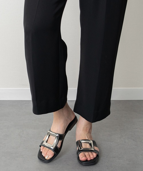 inter-chaussures(インターショシュール)の「【Oh my Sandals】メタルバックルフラットサンダル(E62301)(サンダル・レディース・ブラック/ホワイト/ライトグリーン/ブラウン・37/36/39/38/35)」の7枚目の写真