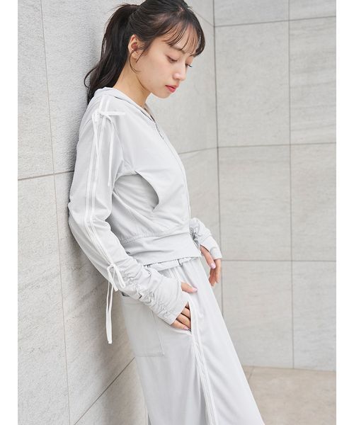 SNIDEL(スナイデル)の「【LUMISHADE】UVラインパーカー(パーカー・レディース・イエロー/ネイビー/ホワイト/シルバー・F)」の13枚目の写真
