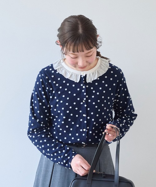 bulle de savon(ビュルデサボン)の「mizutamaパイルカットジャカード フリル衿カーディガン(Tシャツ/カットソー・レディース・ネイビー・FREE)」の4枚目の写真