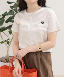 fredy emue | 【昨年大人気！待望の再登場】ハートFR刺しゅうヘンリーネックTシャツ(Tシャツ/カットソー)