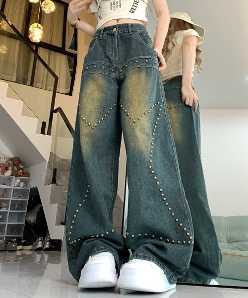 lilful(リルフル)の「【26年春夏新作】スタッズ付き スターモチーフ ウォッシュ加工 ワイドデニムパンツ(デニムパンツ・レディース・ライトブルー/ダークブルー・L/M)」の2枚目の写真