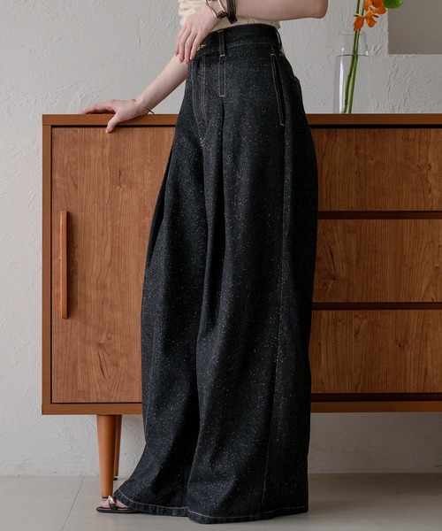 mideal(マイディール)の「glitter tuck pleat wide denim / グリッタータックプリーツワイドデニム(デニムパンツ・レディース・ライトブルー/ブラック・SMALL/MEDIUM)」の4枚目の写真
