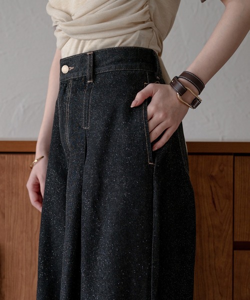 mideal(マイディール)の「glitter tuck pleat wide denim / グリッタータックプリーツワイドデニム(デニムパンツ・レディース・ライトブルー/ブラック・SMALL/MEDIUM)」の9枚目の写真