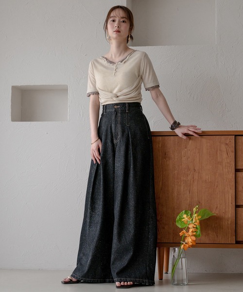 mideal(マイディール)の「glitter tuck pleat wide denim / グリッタータックプリーツワイドデニム(デニムパンツ・レディース・ライトブルー/ブラック・SMALL/MEDIUM)」の6枚目の写真