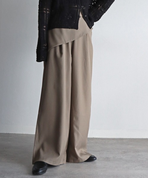 COURO(コウロ)の「アシンメトリーラップパンツ(その他パンツ・レディース・グレー/ブラック/ライトベージュ/モカ・M)」の4枚目の写真